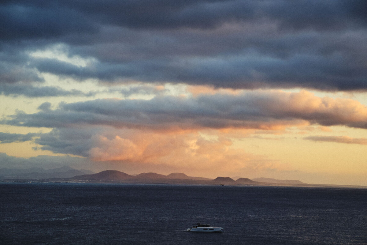 Islas de Luz by Tom Farmer. - CRXSS
